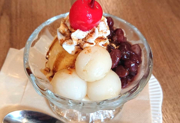「季節のスイーツ」ミニ白玉あずき
